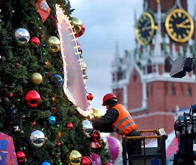 Монтаж больших ёлок в Орле
